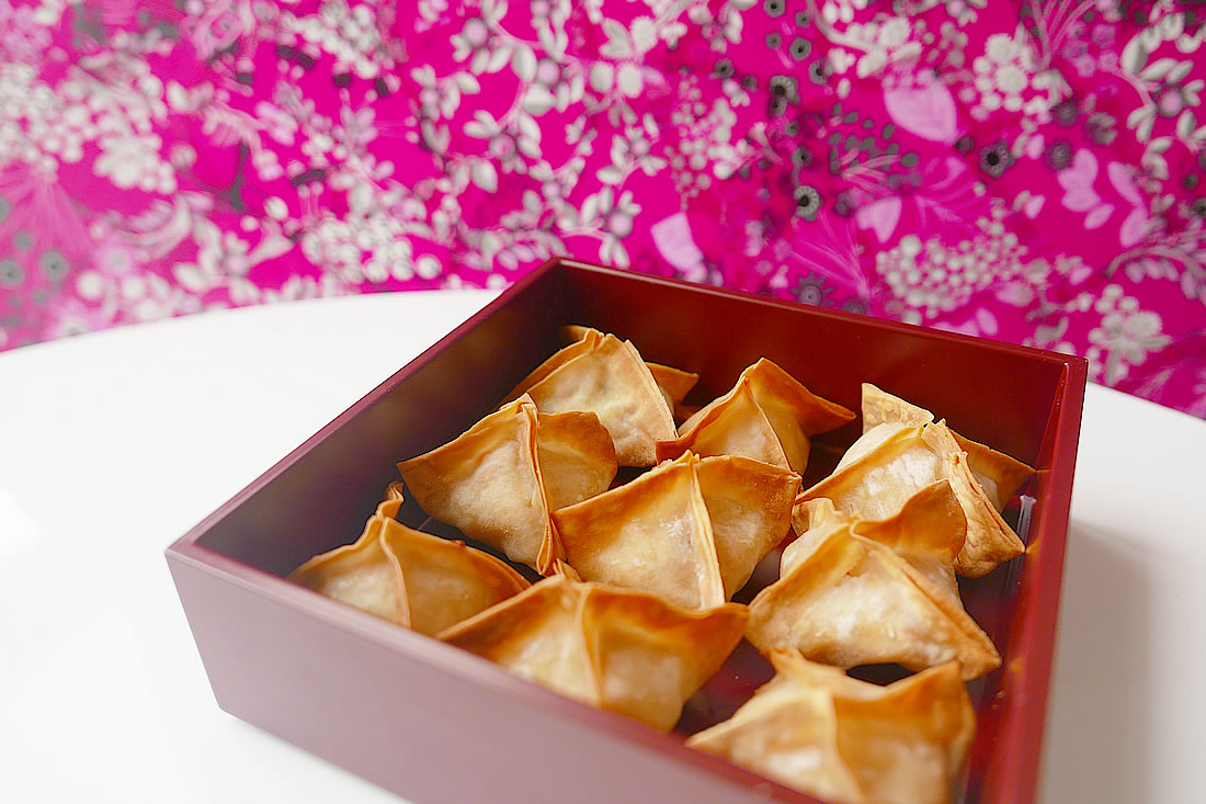 Baked wontons with salmon cream