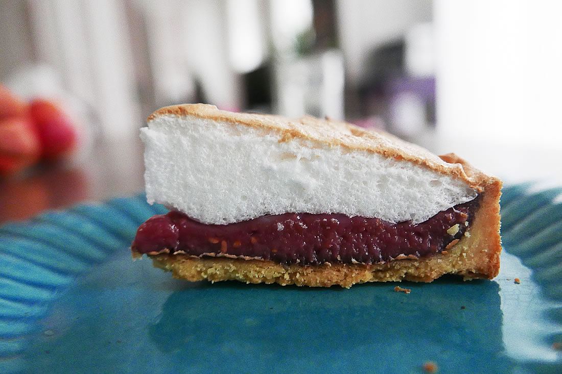 Raspberry meringue tart